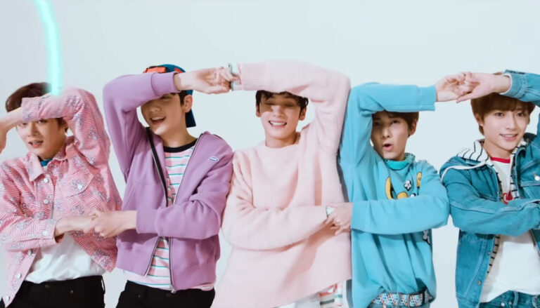 when did TXT debut Tomorrow X Together March 4, 2019 Dream Chapter: Star Crown first mini-album lead song Bit Hit HYBE Yeonjun, Soobin, Beomgyu, Taehyun, and Hueningkai