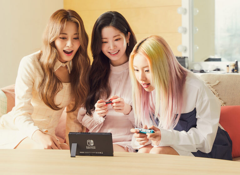 K-pop idols and groups that promoted video games in commercials CFs promotion - Nintendo Switch Sega DS Twice JYP Itzy Jeon Somi Kep1er Sonic Frontiers