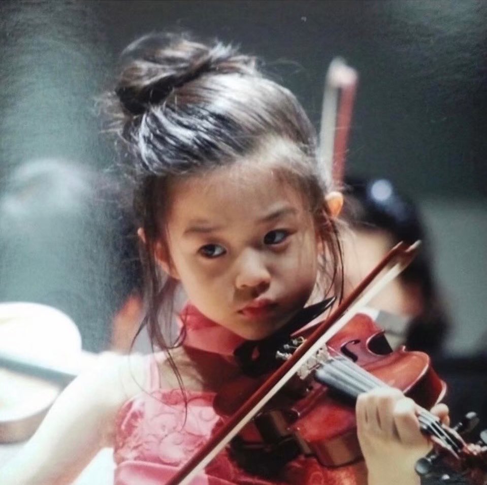 ILL-IT Park Minju predebut photos young girl violin K-pop I'LL-IT